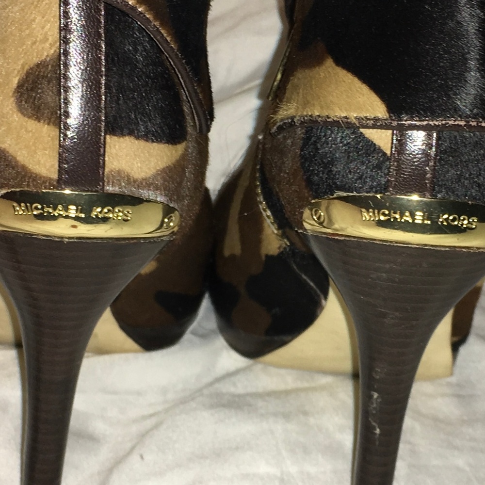🔥SOLD 🔥 Kors Kendra Camo PeepToe Bootie Heel 10M - Picture 8 of 8